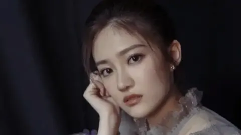 妻子反常家中藏女邻居